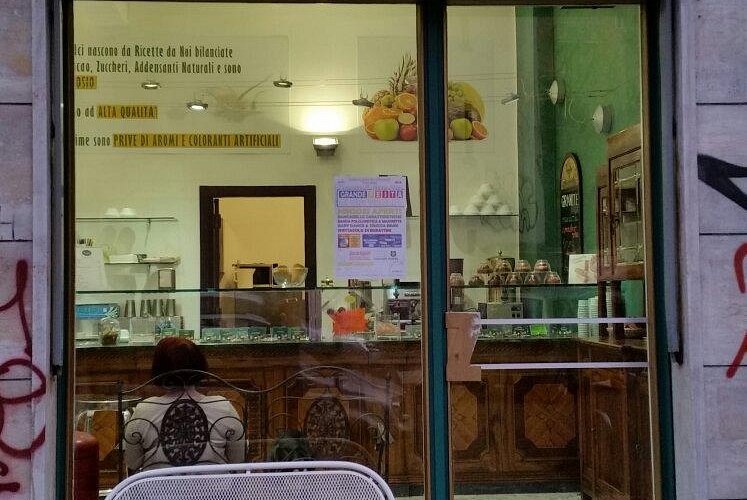 Ingresso della Gelateria Vulci