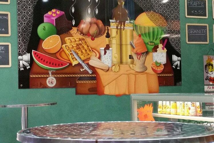 Interno della Gelateria Vulci